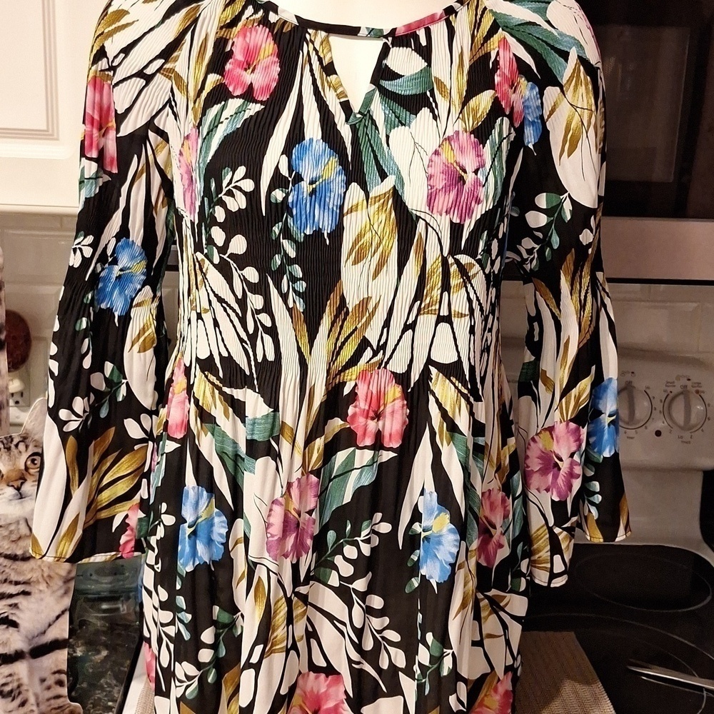 J womens Sunny Leigh floral stretch 3/4 flare sleeve top size L